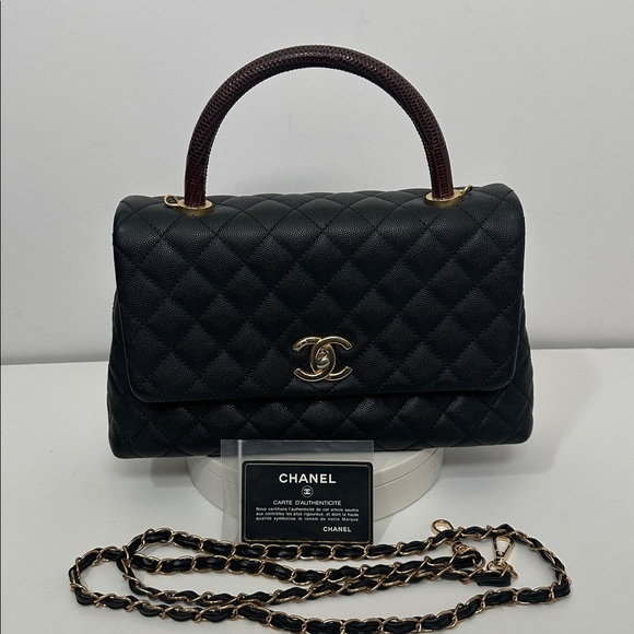 💯Authentic Chanel Black Quilted Shoulder Bag with Gold Accents🍀 - Picture 16 of 17